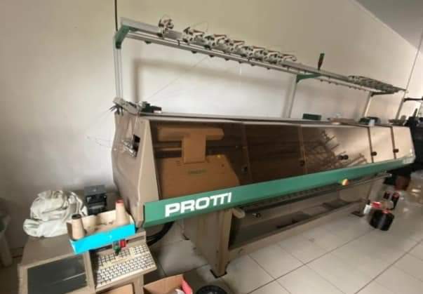 VENDA DE MÁQUINAS DE TRICÔ RETILÍNEO PROTTI – EXCELENTE ESTADO